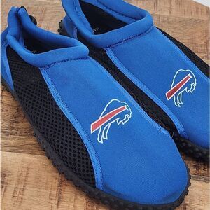 NWOT Buffalo bills Mens Water shoes‎ size small